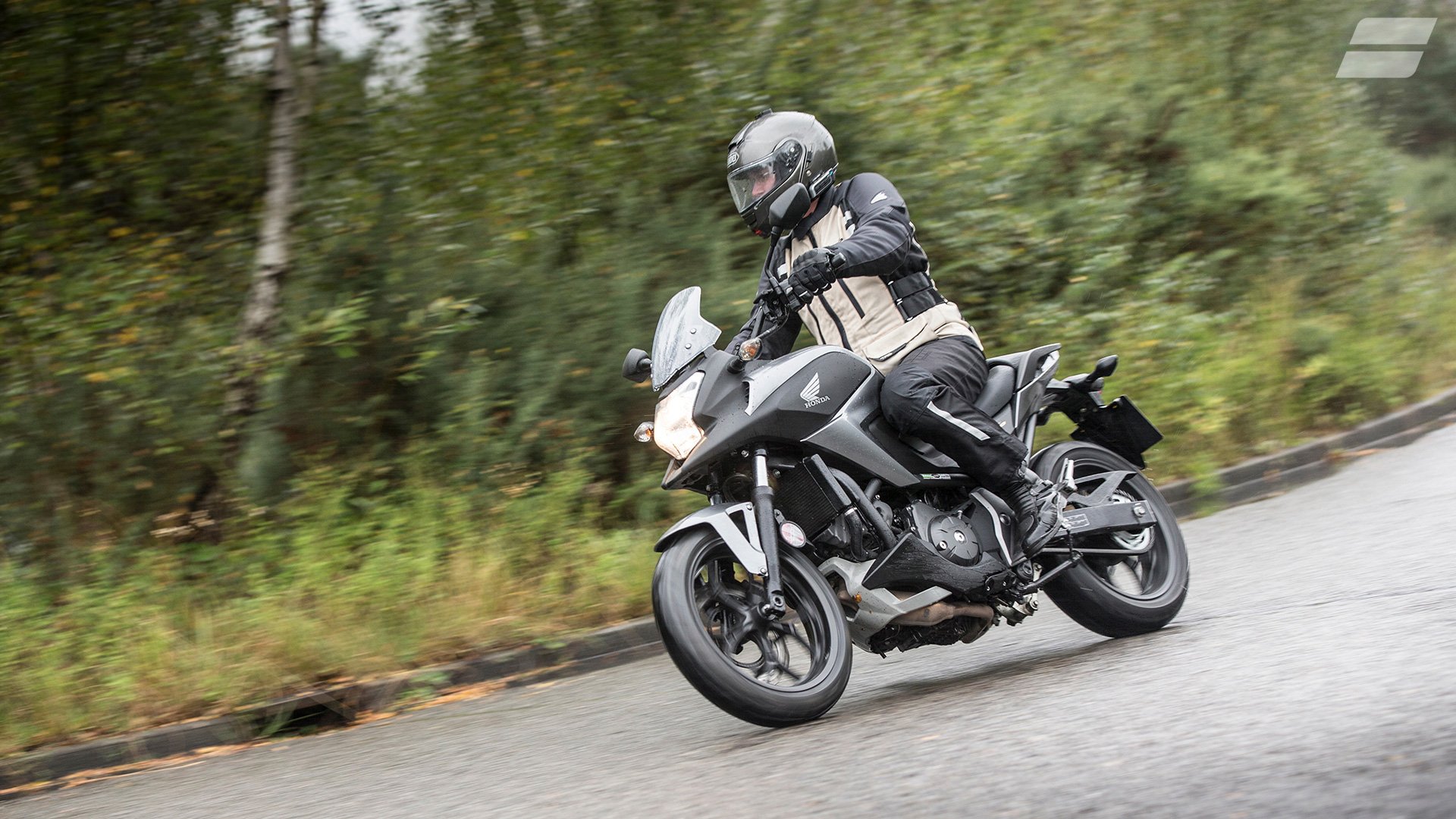 Honda NC750 Adventure (2013 - ) review | Autotrader